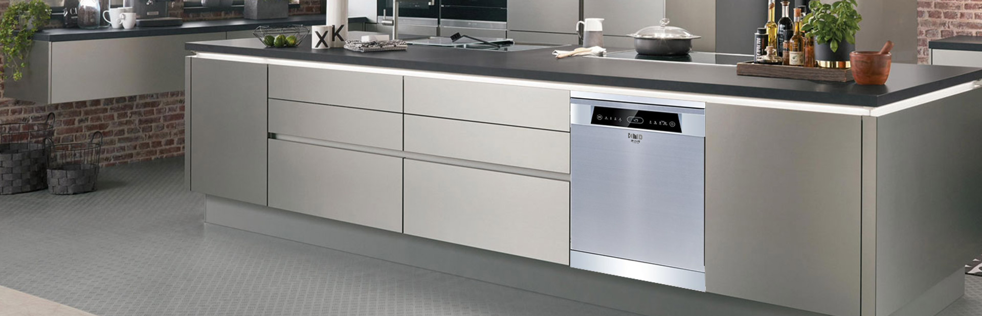 Freestanding fully automatic dishwasher